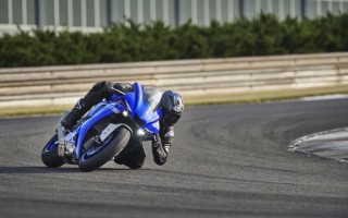 天上飞机，地上R1？YAMAHA YZF-R1的七种智慧！