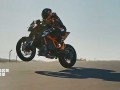 KTM 1290 SUPER DUKE RR 碳纤维武装，极致轻量化