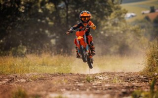 KTM 透露 SX-E3 儿童电动迷你越野车的详细信息