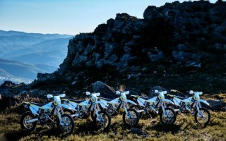 胡斯瓦纳推出2023年耐力摩托车系列，包括7款新摩托车