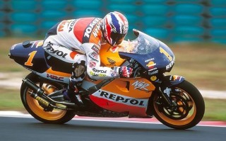 五连冠的“铁汉”！传奇车手麦克·杜汉与Honda NSR500！