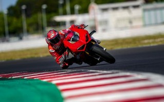 杜卡迪推出2023款PANIGALE V4升级版，动力更强劲，电子设备更精致