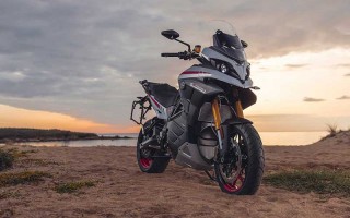 Energica Experia:第一款电动冒险旅行车